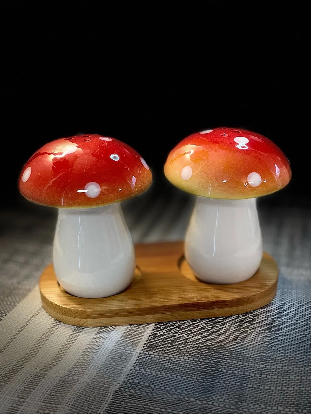 Wizarding Trunk Toadstool Salt & Pepper Shakers Harry Potter